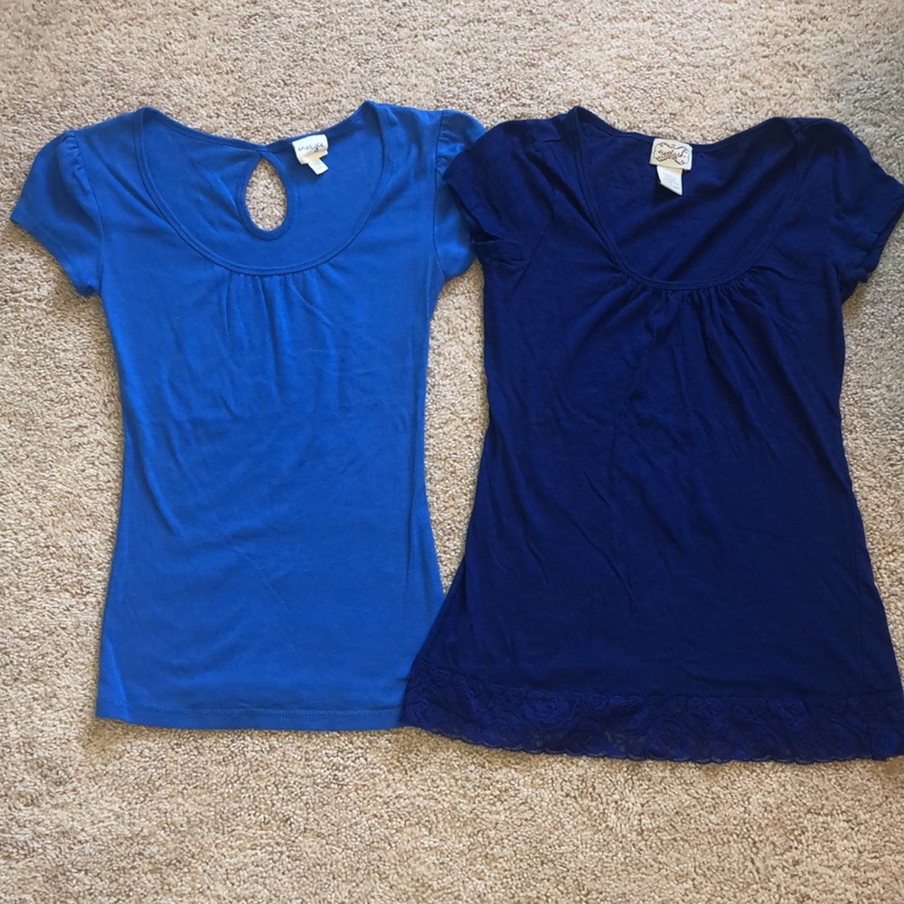 DONATE SOON~ Bundle of 2 tops Size M (Juniors)